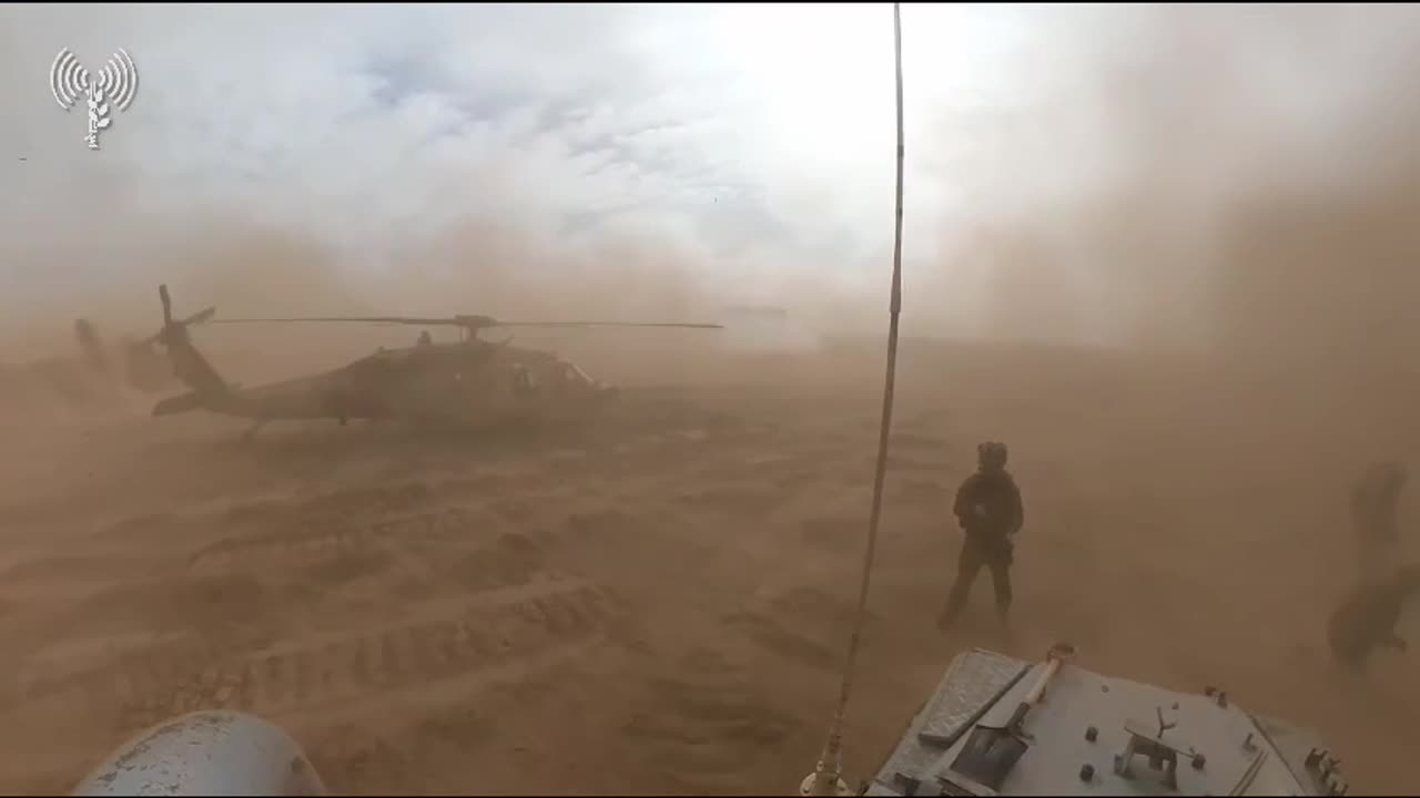 Israeli soldiers evacuating the wounded
