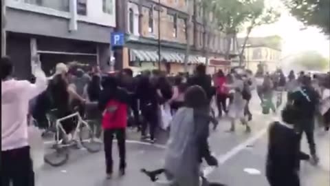 this is what happens when many people attack car that has stopped