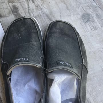 Stinky Shoes? Say Goodbye to Odor with This Simple Dryer Sheet Trick!