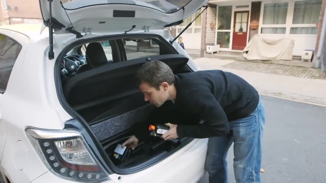 How to : use a tyre repair kit