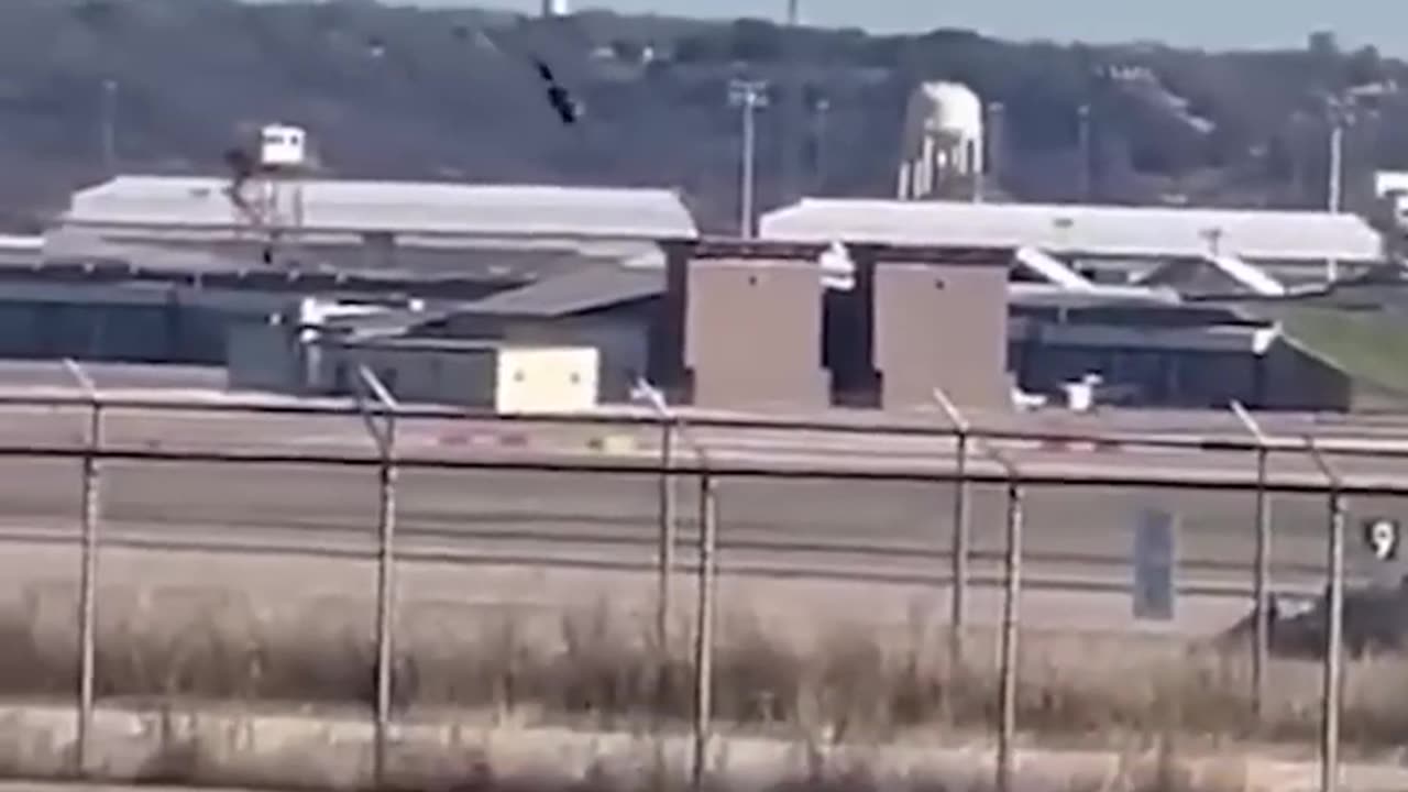 "Close Call in the Skies: Pilot's Miraculous Escape from a Plane Crash!"