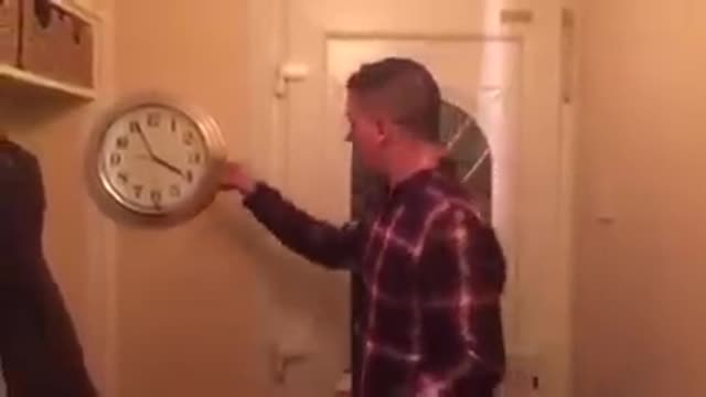 Can you tell the time ( very funny video )