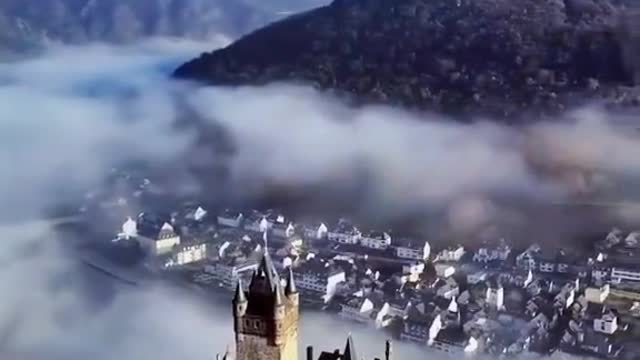 Eltz Castle, the wonderland of the sea of ​​clouds, very beautiful