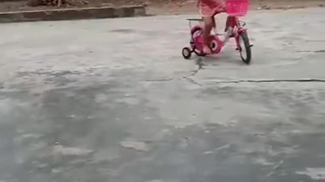 baby practice to ride a bicycle