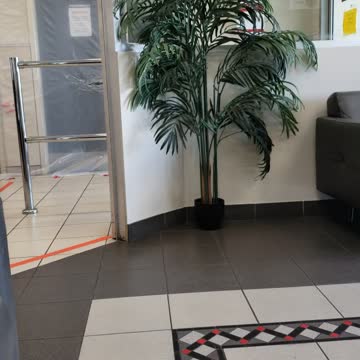 Waiting waiting no one here