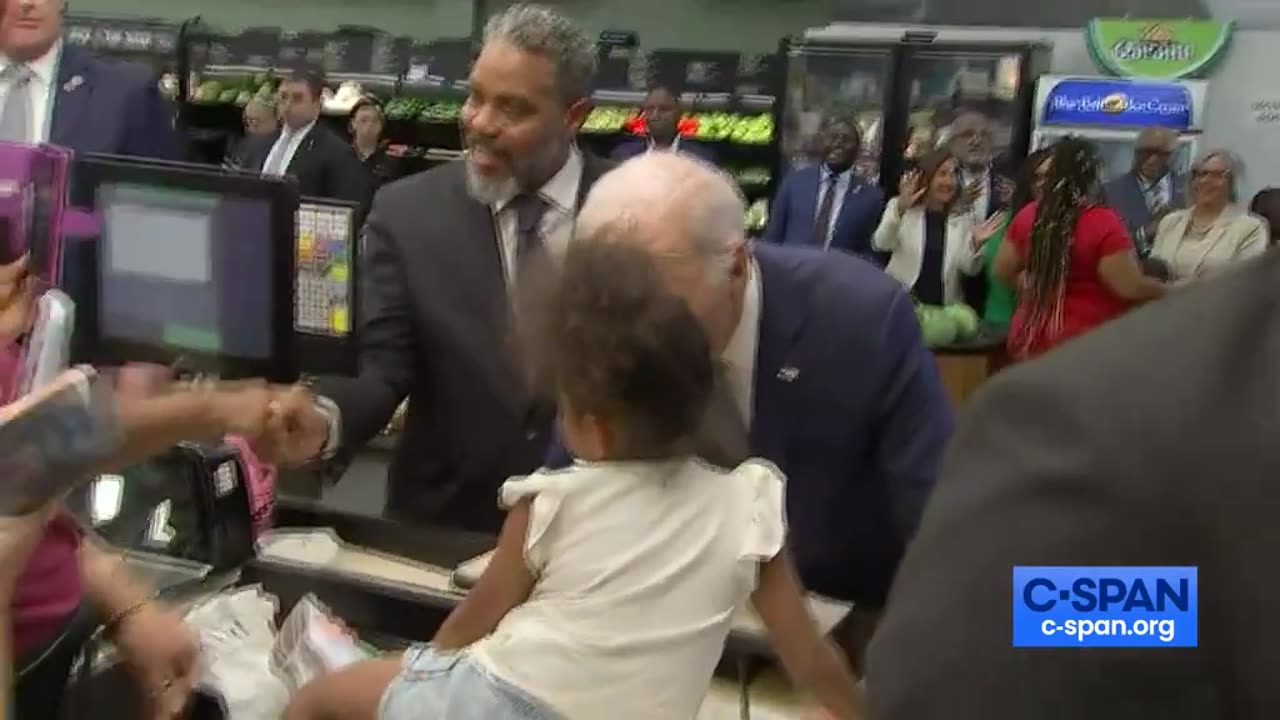 Biden walks into a Nevada market, immediately goes in for the sniff