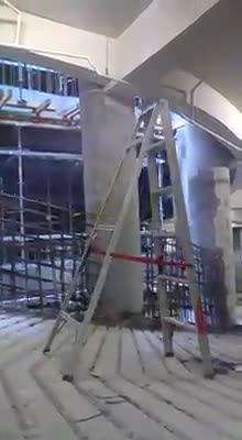 Escalera "caminante" desafía las leyes de la física