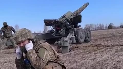 Ukraine Artillery Firing