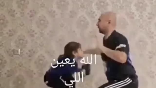 هههه هتموت من الضحك على الطفله هههههههه