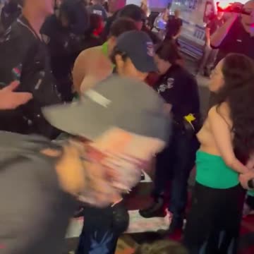 NYC: NYPD arrest abortion activists (June 24, 2022)