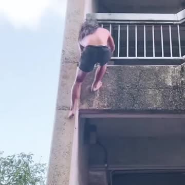 When Tarzan moves to the city 🌴