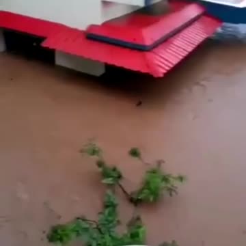 Heavy Rains Cause Floods In #Chiplun #India.mp4