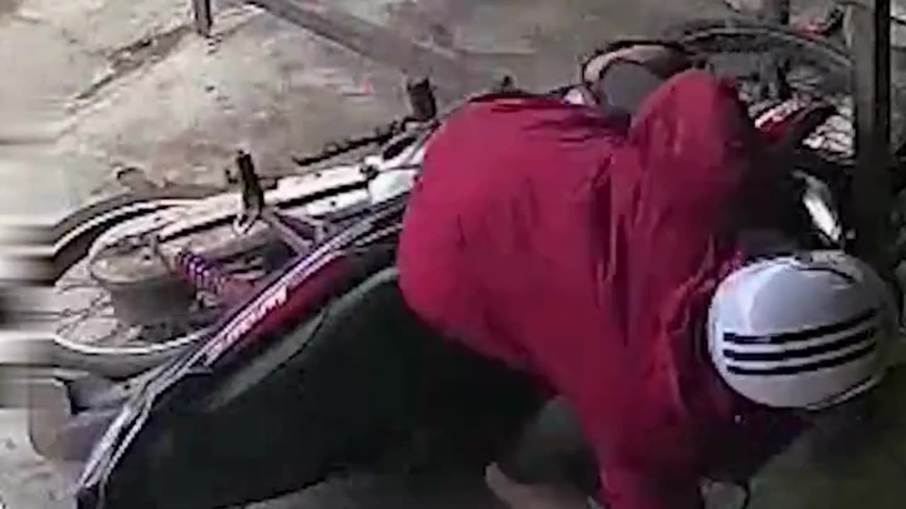 big Idiots bike rider funny video