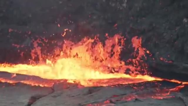 Water thrown into lava lakecreates explosive resulis