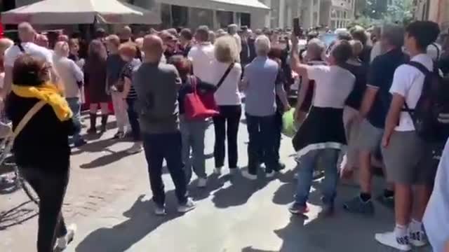 🇮🇹 Italian Health Minister "Murderer, Bastard and You Must Die"...