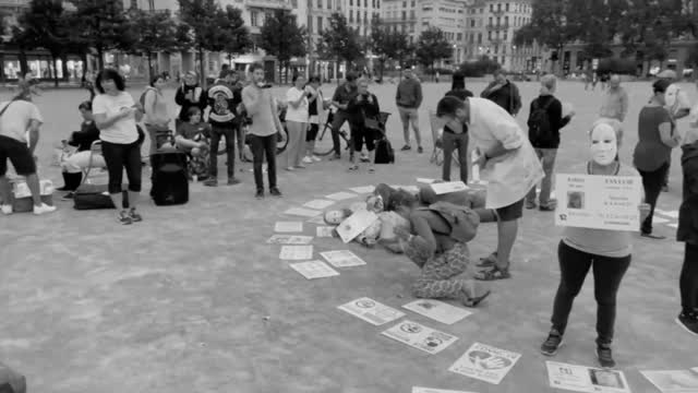 Les Masques Blancs Lyon Die Dead et Pique Nique Bellecour 18 Août