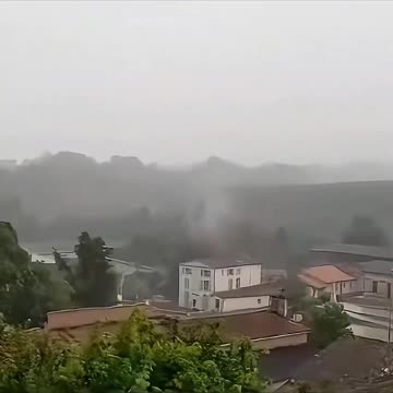 "Unraveling the Mysteries of Lightning: Nature's Electrifying Spectacle"