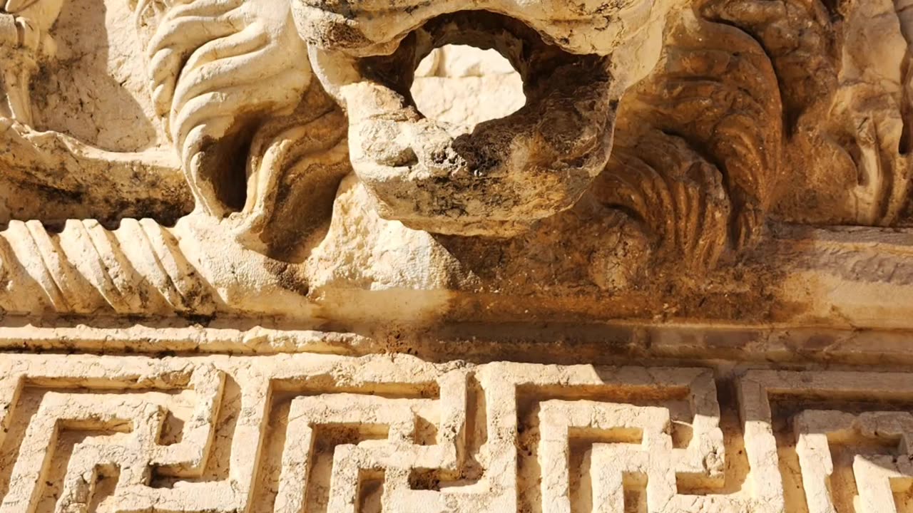 Exploring the Majestic Baalbek Roman Ruins
