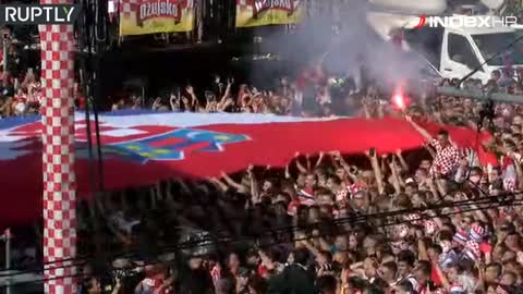 Lijepa naša - navijači u glas pjevaju