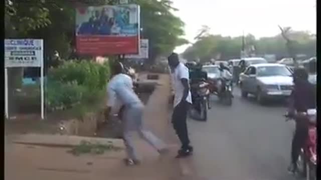 FUNNY VIDEOS, LOOK AT WHAT THIS MAN DID TO CROSS THE AVENUE