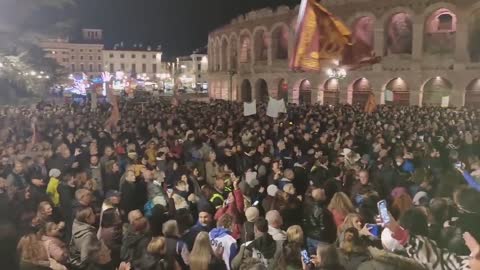 AMAZING Italy at night STILL PROTESTING w/NO MASKS! THE GIG IS UP!