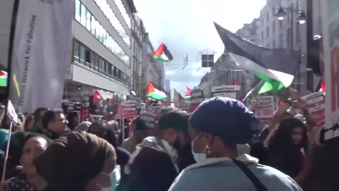 Massive anti-Israel protests start in London as police threaten to arrest Hamas supporters