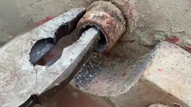 Damaged hexagon screw extractor#life#lifetips#lifetipsshare#diy#fyp