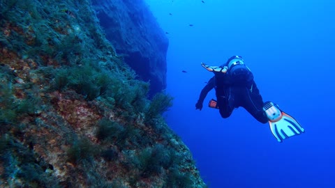 Wreck diving with Undewrwater scooter and cool abmient music