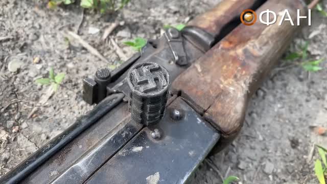 ΑΚ-74 ΜΕ ΝΑΖΙΣΤΙΚΟ ΣΗΜΑ