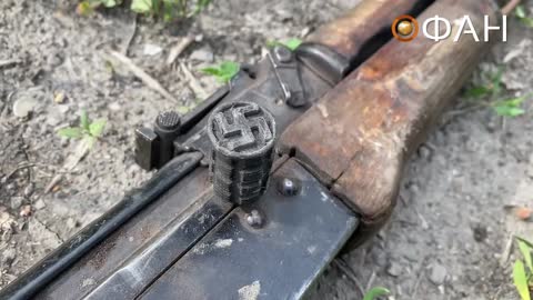 ΑΚ-74 ΜΕ ΝΑΖΙΣΤΙΚΟ ΣΗΜΑ