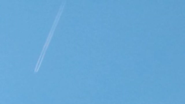 Two chemtrails spotted over Toronto freedom rally, July 9, 2022