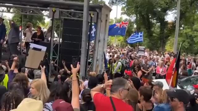 Aussie Cossack keeping it real in Melbourne as he calls Dictator Dan Andrews out