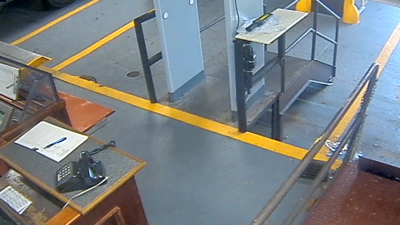 3205LHOBBACStLoadingDock_2021-01-06_09h19min50s503ms.mp4