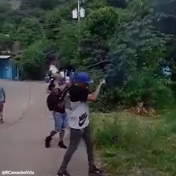 Video muestra el gran arsenal que tienen los criminales en las calles de Venezuela