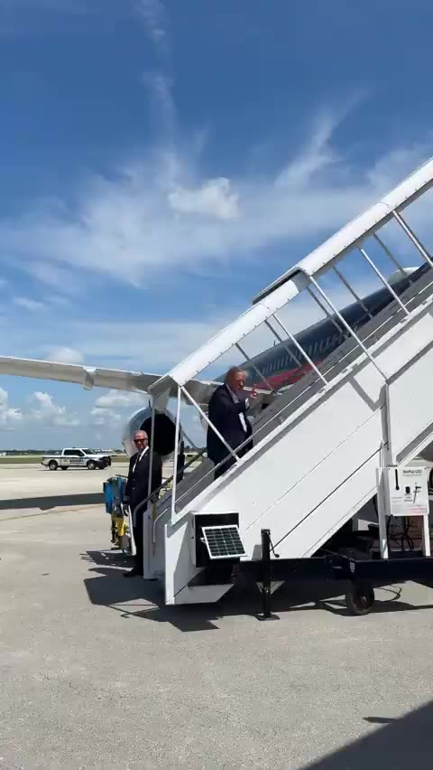 President @realDonaldTrump departs for Montana! 🇺🇸