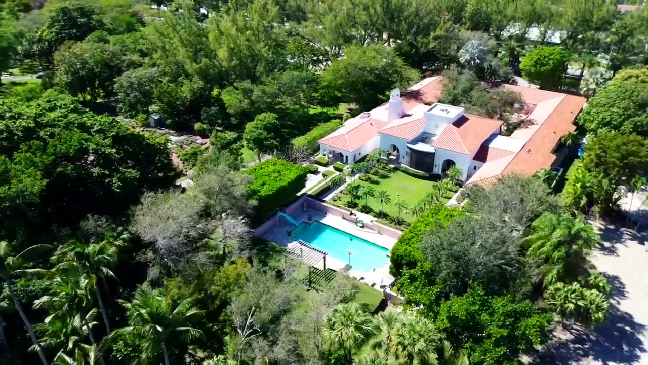 Serene Waterfront Home in Miami Beach, Florida