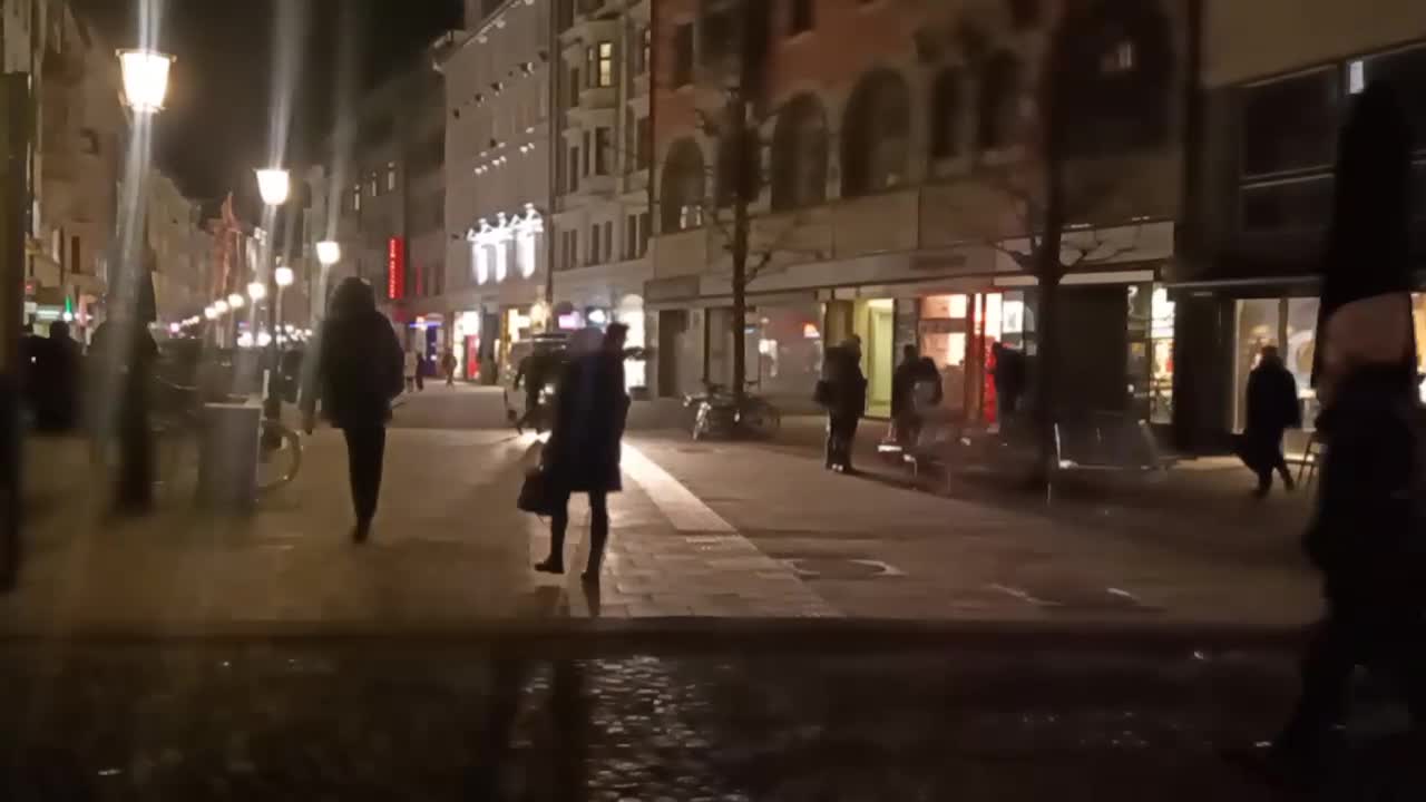 Idiot Police of Munich scrambling - Polizeichaos