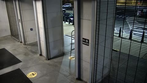 3815FHOB012ndStreetDoorExterior_2021-01-06_01h00min00s527ms.mp4