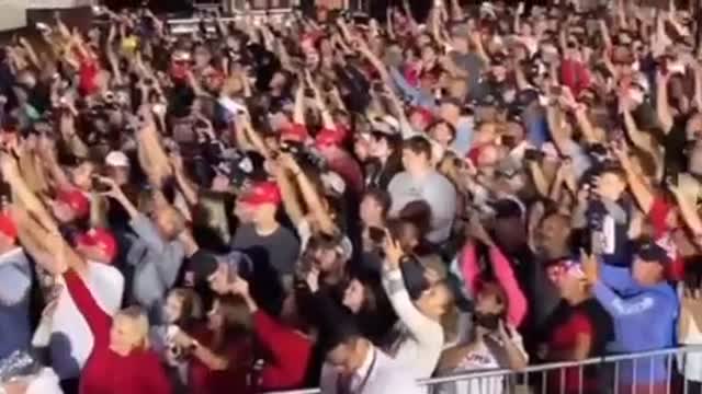 The fake news media have a panic attack to see the SIZE of trump rally again 😵