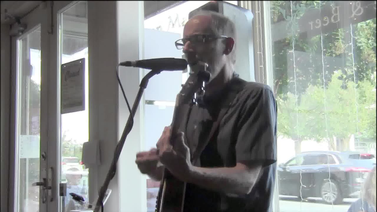 Smiling at the Dark (Original song) - Chris Hardy World live at Flynn's