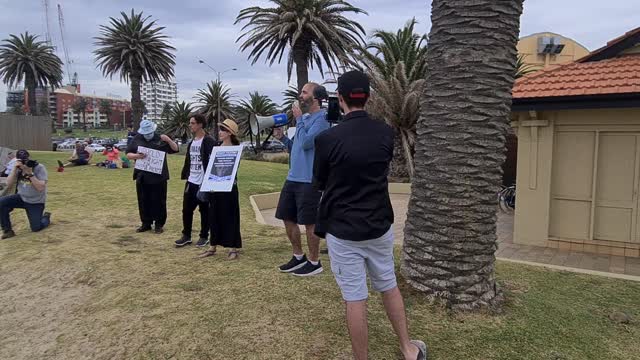 Speaches at St Kilda Beach 1