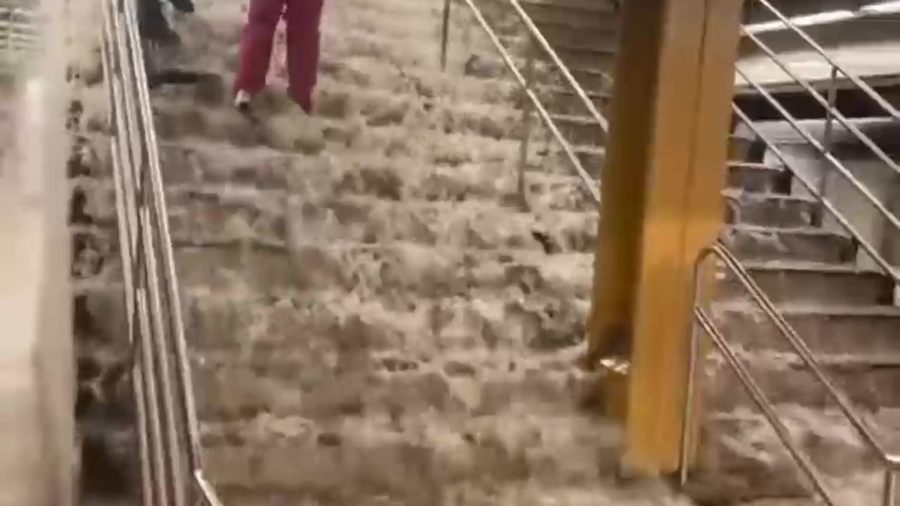 DEVASTATED FLOODING OF NEW YORK SUBWAY STATION!