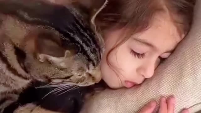 She doesn't want to get away from her🐱♥️