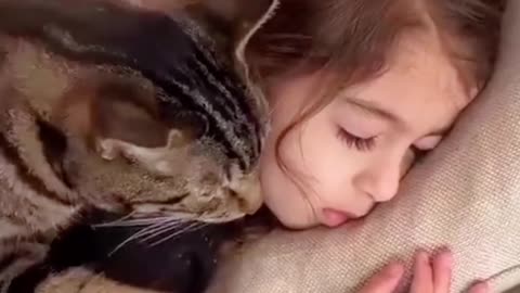 She doesn't want to get away from her🐱♥️