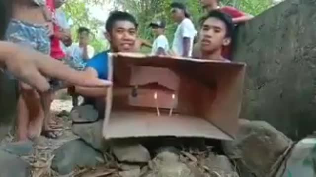 Filipino Version of What's in the box?