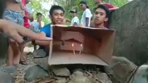 Filipino Version of What's in the box?