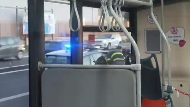 Buses forced to stop by police in Italy so they can check passengers "c0vid passports"!