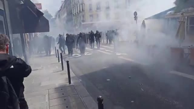 Paris CLASHES: Police fire TEAR GAS during rally against UNVACCINATED RESTRICTIONS