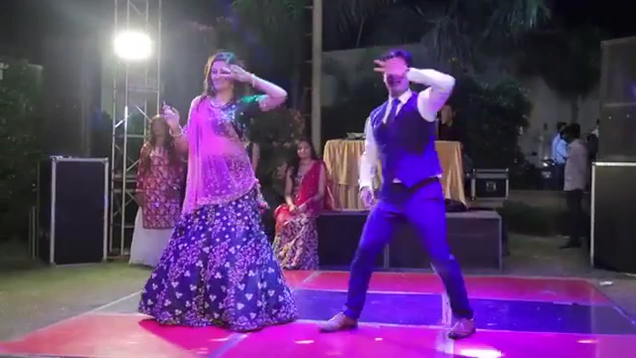 Pretty- Couple- Dancing