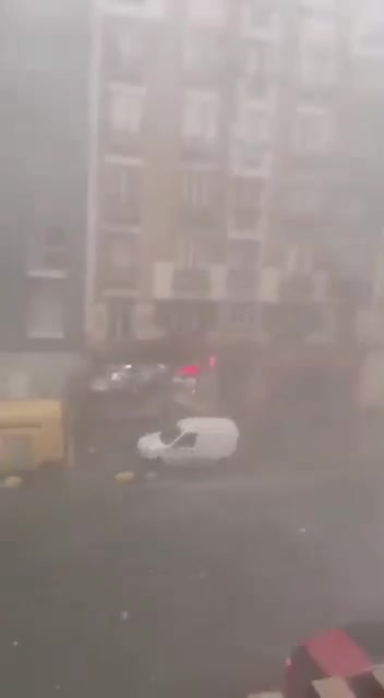 Wind gusts of up to 100km/h in Southern France